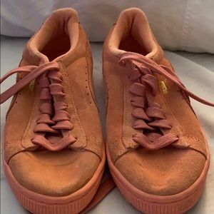 Women’s peach leather puma